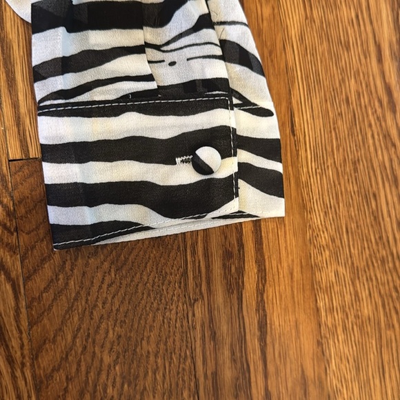 Princess Polly Women’s Zebra Print Button-Up Shirt Size 2 - Picture 4 of 7